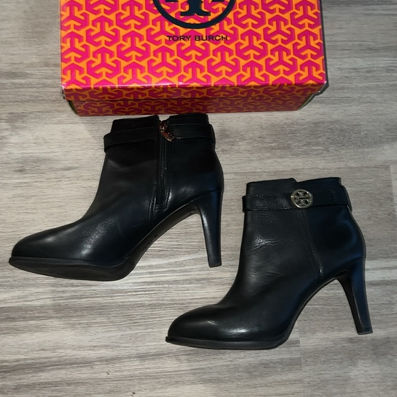 Tory Burch Black Bristol Bootie Calf size 9.5 - Picture 2 of 7